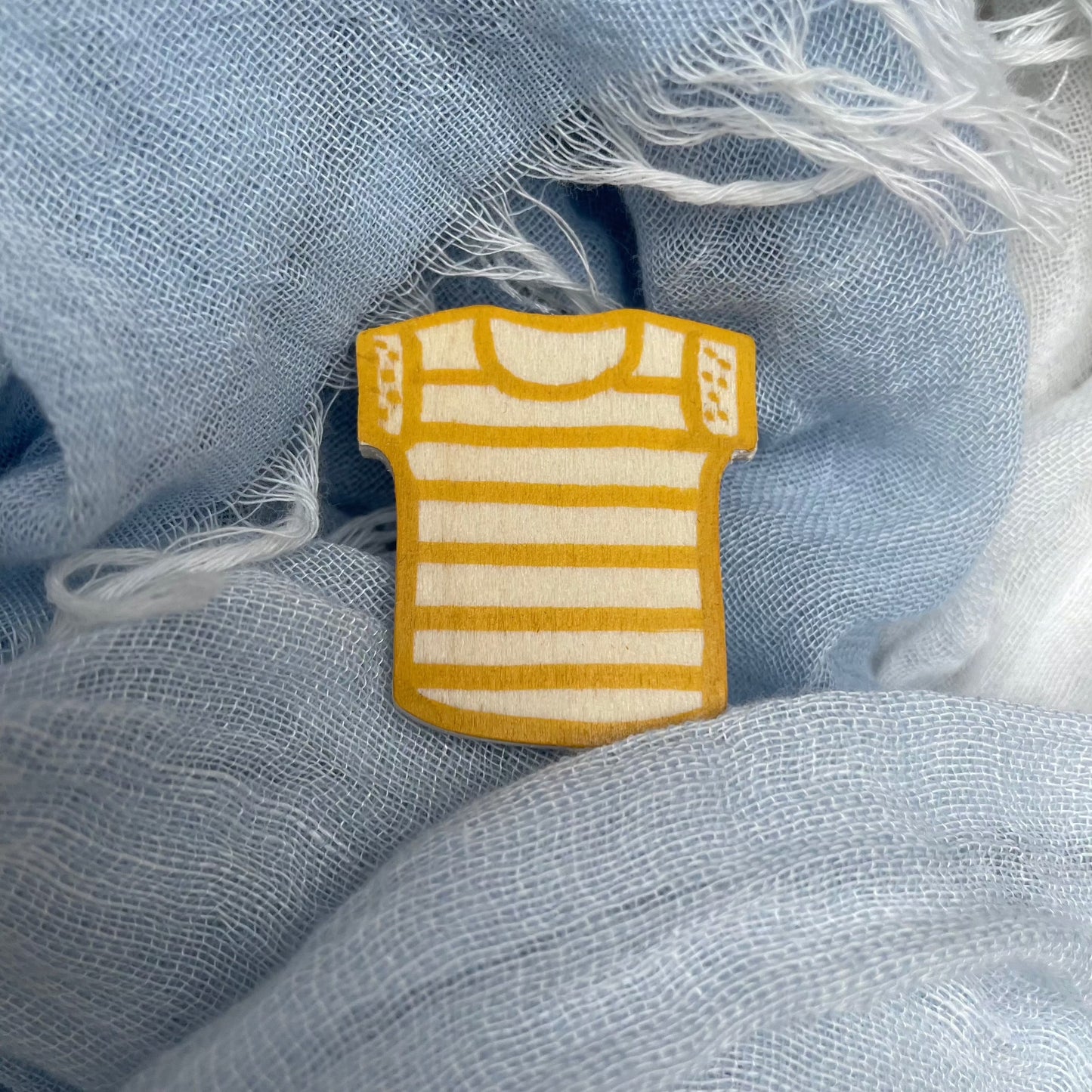Broche marinière bois jaune