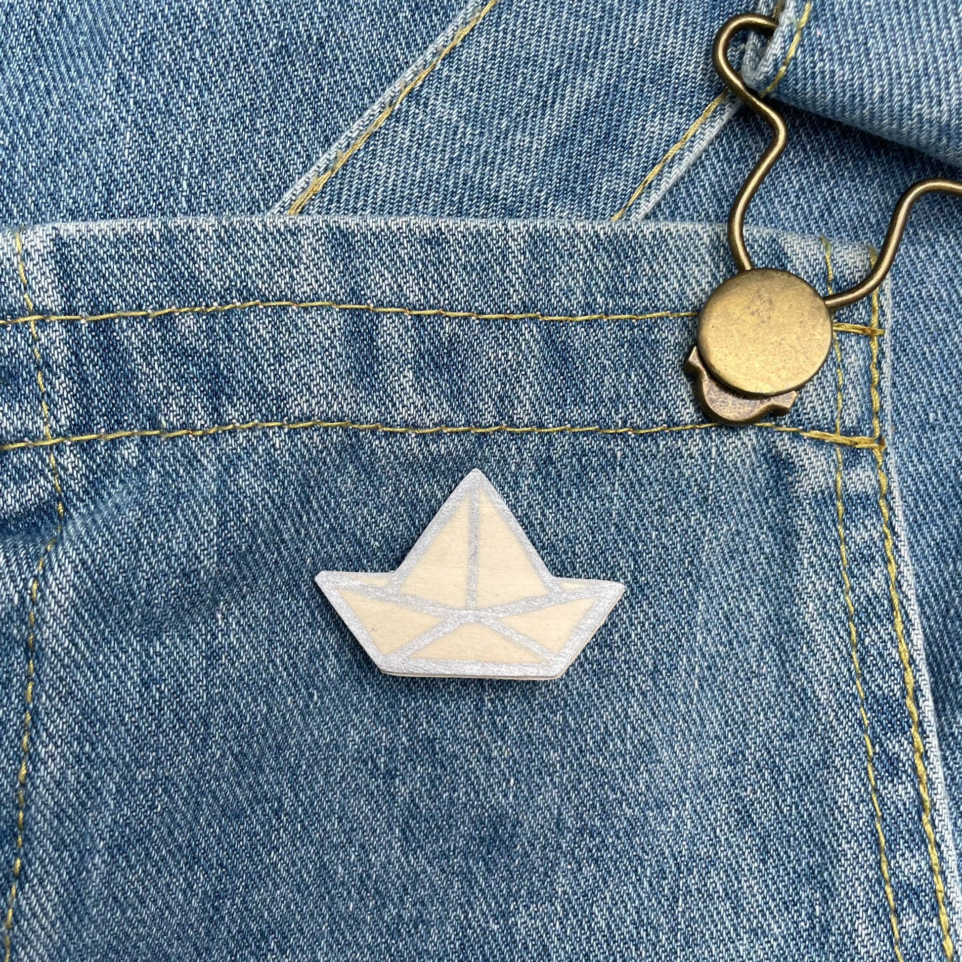 Broche bateau bois argent
