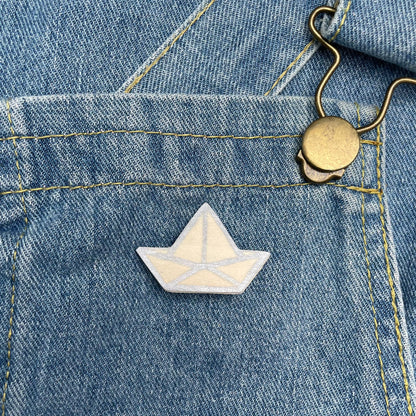 Broche bateau bois argent