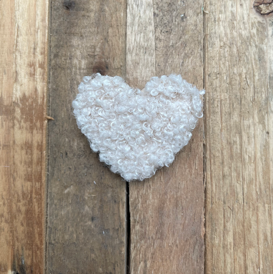 Broche coeur bois moumoute