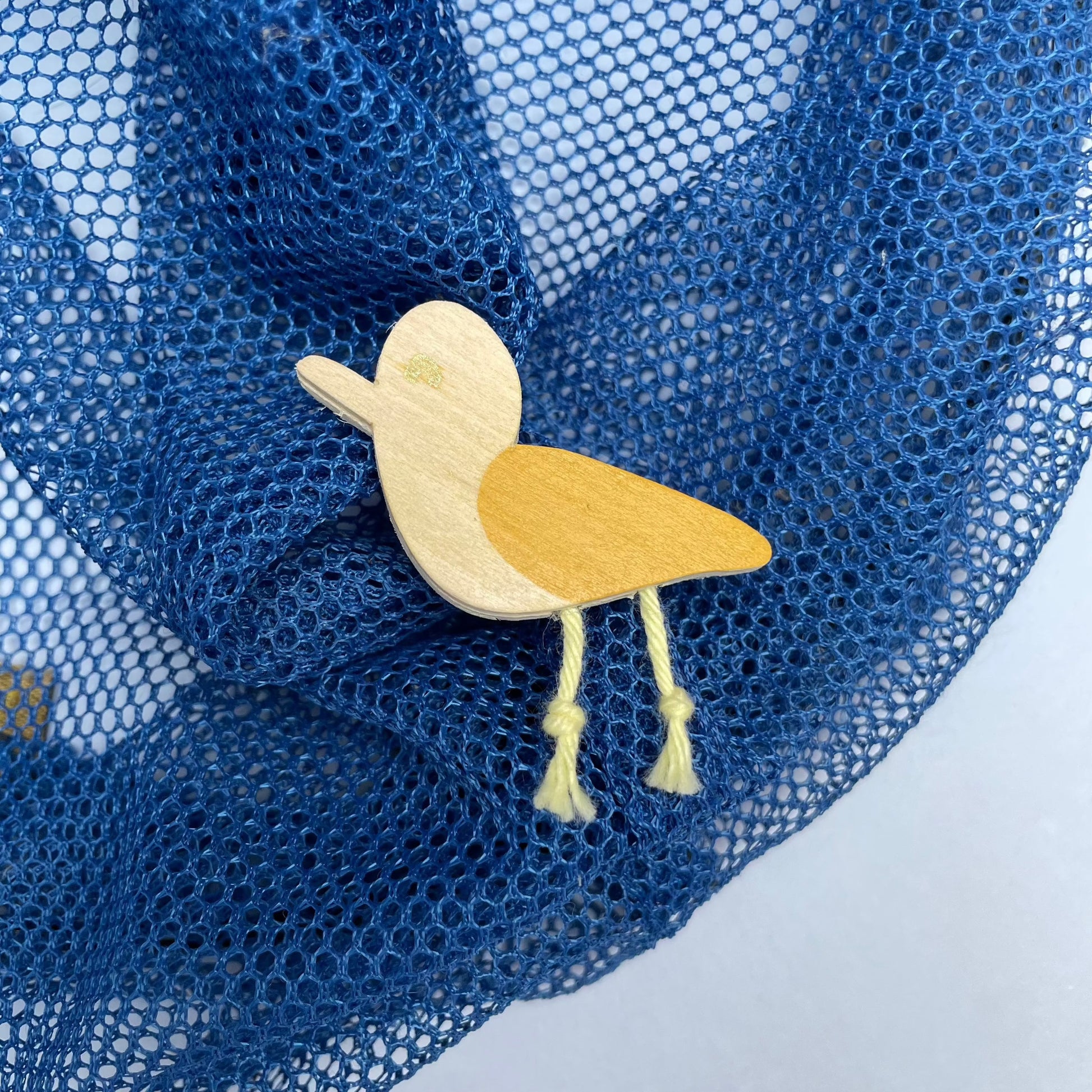 Broche mouette bois jaune